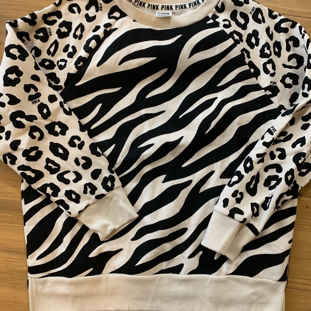 NWOT VS PINK CREW